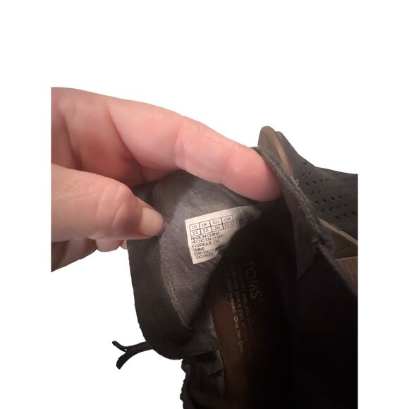 TOMS Charcoal Gray Perforated Suede Peep Toe Ankle Boots Size 5.5 - Picture 7 of 7